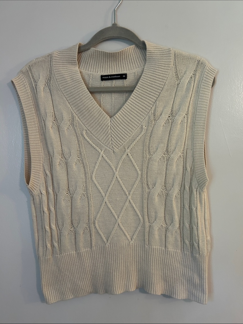moon & madison Cream Cable Knit V-Neck Sweater Vest - Sleeveless